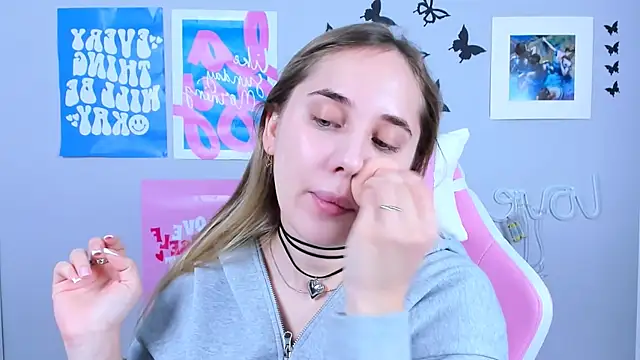 MiaMilas online show from 6, 1, 2025