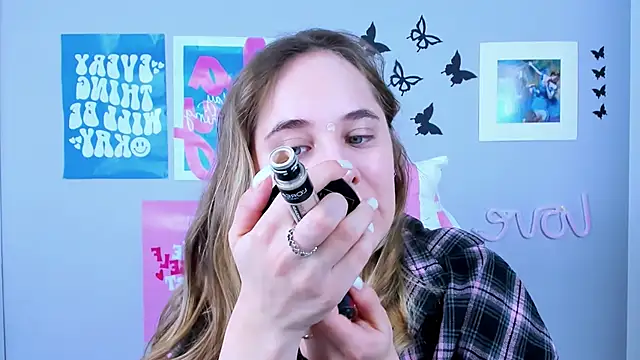 MiaMilas online show from 4, 2, 2025