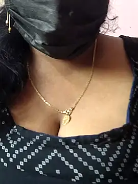 mallu-sumi online show from 7, 4, 2026