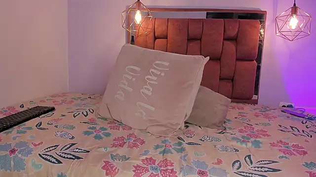 kristakinnky online show from 11, 11, 2025