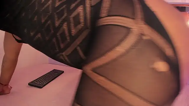 kristakinnky online show from 2, 3, 2026