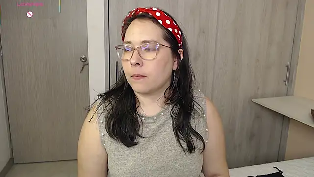 May Carlier online show from 9, 10, 2025