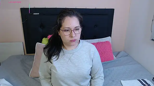 May Carlier online show from 16, 9, 2025