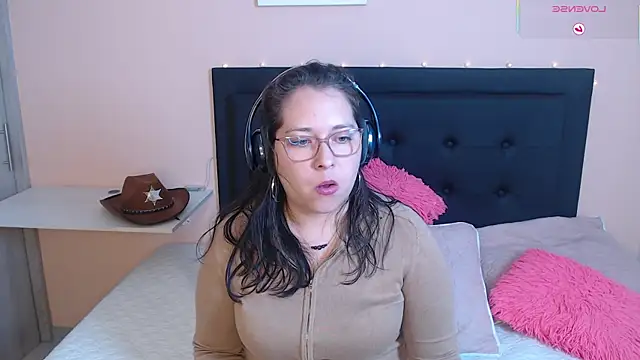 May Carlier online show from 4, 10, 2025