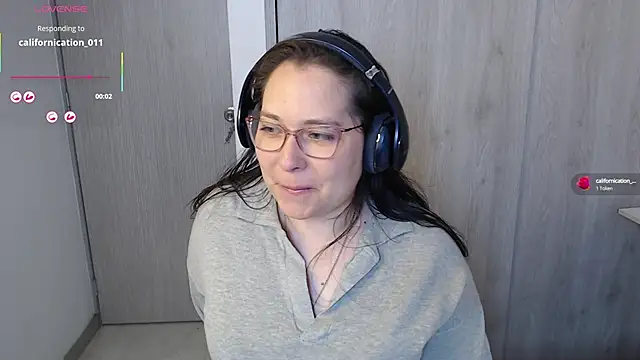 May Carlier online show from 18, 10, 2025