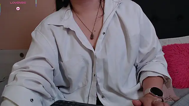 May Carlier online show from 13, 9, 2025