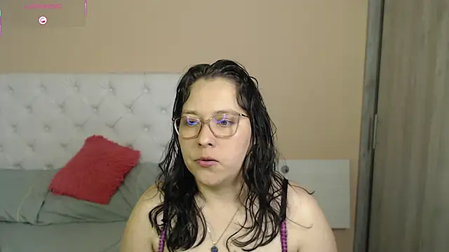 May Carlier online show from 3, 12, 2025