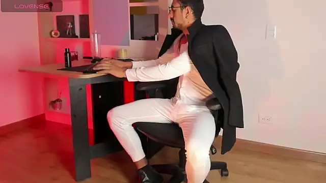 pablo-rincon95 online show from 2, 12, 2025