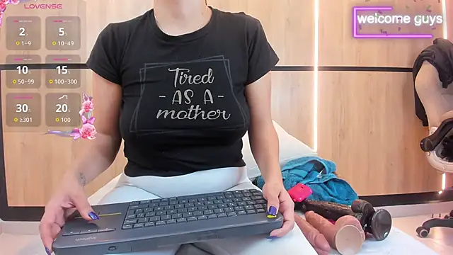 adela chase online show from 11, 11, 2025