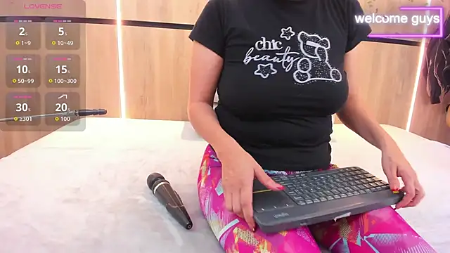 adela chase online show from 16, 10, 2025