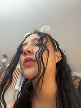 Emily Trujillo online show from 17, 12, 2025