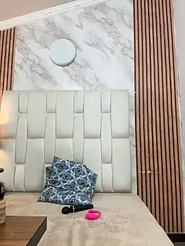 Emily Trujillo online show from 18, 11, 2025