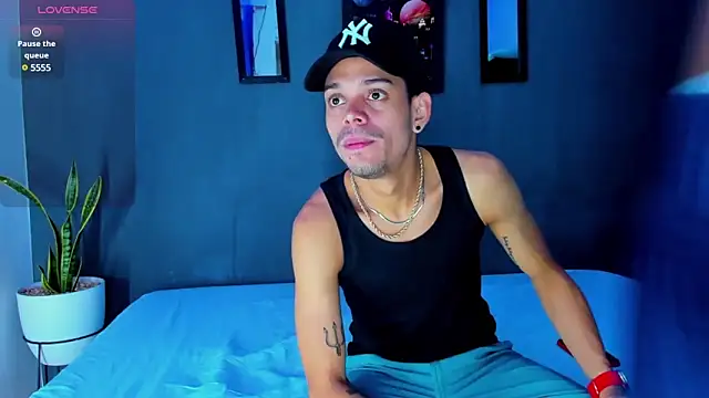 Snapshot of Friendsofeverything_ chatting on 4, 2, 2025 Friendsofeverything online show from 4, 2, 2025