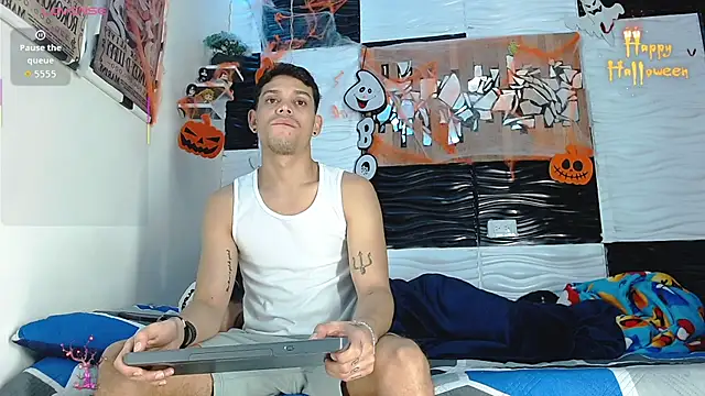 Snapshot of Friendsofeverything_ chatting on 21, 10, 2025 Friendsofeverything online show from 21, 10, 2025