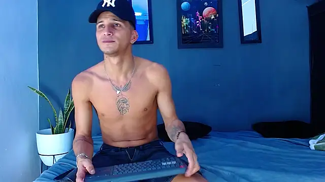 Snapshot of Friendsofeverything_ chatting on 20, 12, 2024 Friendsofeverything online show from 20, 12, 2024