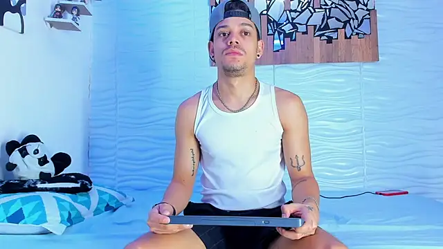 Snapshot of Friendsofeverything_ chatting on 9, 9, 2025 Friendsofeverything online show from 9, 9, 2025