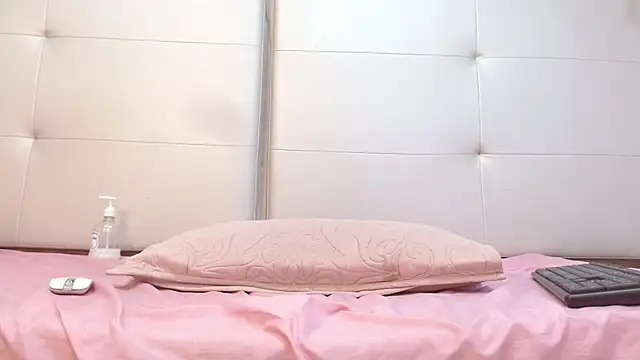 Snapshot of Alisson_Freckles chatting on 13, 12, 2024 Alisson Freckles online show from 13, 12, 2024