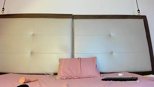 Snapshot of Alisson_Freckles chatting on 7, 2, 2025 Alisson Freckles online show from 7, 2, 2025