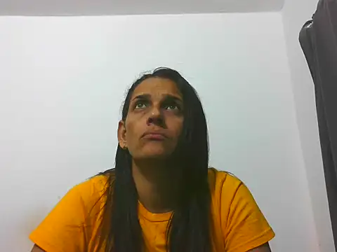 latinbrunettet online show from 15, 4, 2026