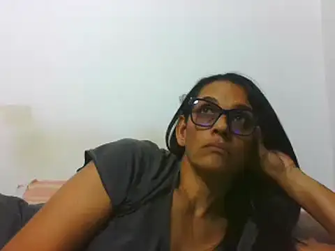 latinbrunettet online show from 17, 2, 2025