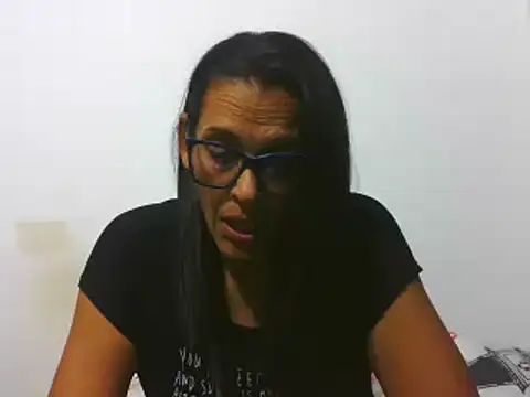 latinbrunettet online show from 15, 2, 2025