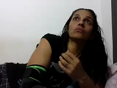 latinbrunettet online show from 28, 2, 2025