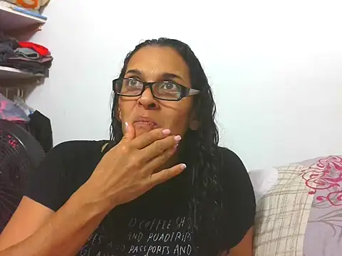 latinbrunettet online show from 22, 4, 2026