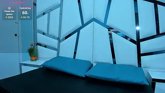 Lucy White   online show from 5, 11, 2025