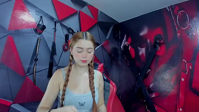 Hana and Zeta online show from 14, 12, 2025