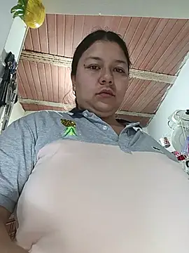 Snapshot of ZuriandAlex chatting on 1, 2, 2026 ZuriandAlex online show from 1, 2, 2026