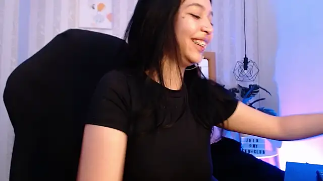 Snapshot of pettit_courtny chatting on 11, 11, 2025 pettit courtny online show from 11, 11, 2025