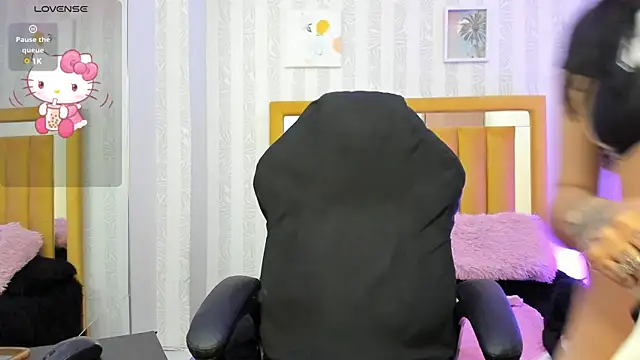 Snapshot of pettit_courtny chatting on 23, 9, 2025 pettit courtny online show from 23, 9, 2025