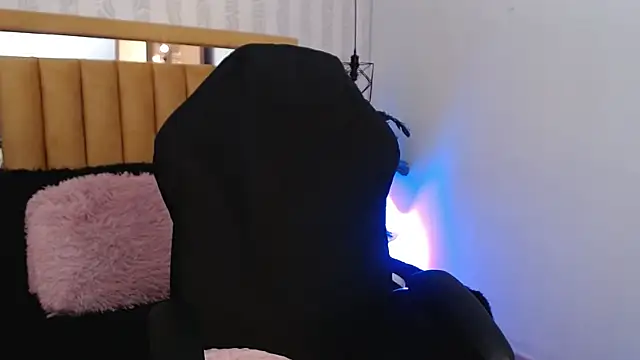 Snapshot of pettit_courtny chatting on 4, 11, 2025 pettit courtny online show from 4, 11, 2025