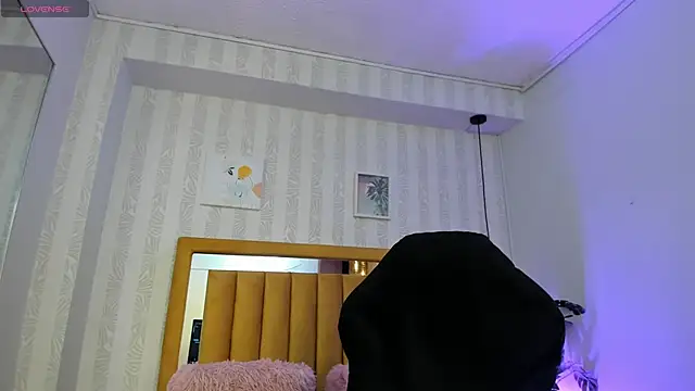 Snapshot of pettit_courtny chatting on 24, 9, 2025 pettit courtny online show from 24, 9, 2025