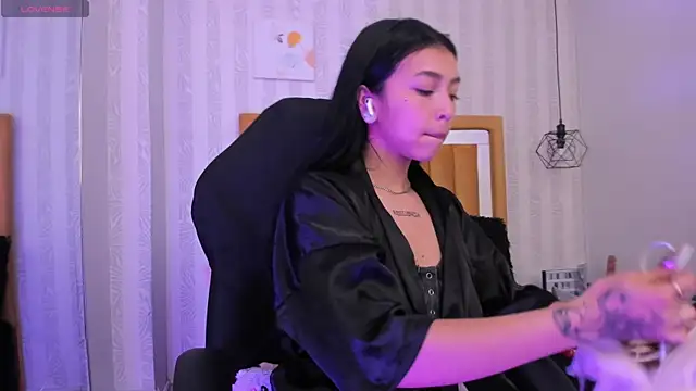 Snapshot of pettit_courtny chatting on 10, 10, 2025 pettit courtny online show from 10, 10, 2025