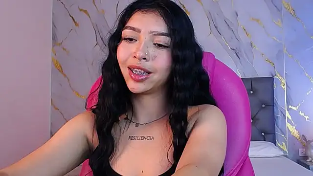 Snapshot of pettit_courtny chatting on 28, 2, 2025 pettit courtny online show from 28, 2, 2025