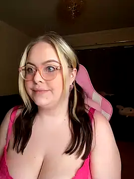 ChubbyBubs online show from 2, 11, 2025