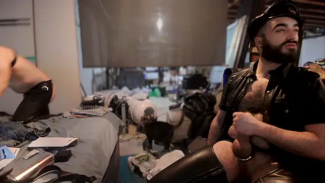 Snapshot of leatherpupmtl chatting on 16, 12, 2024 leatherpupmtl online show from 16, 12, 2024