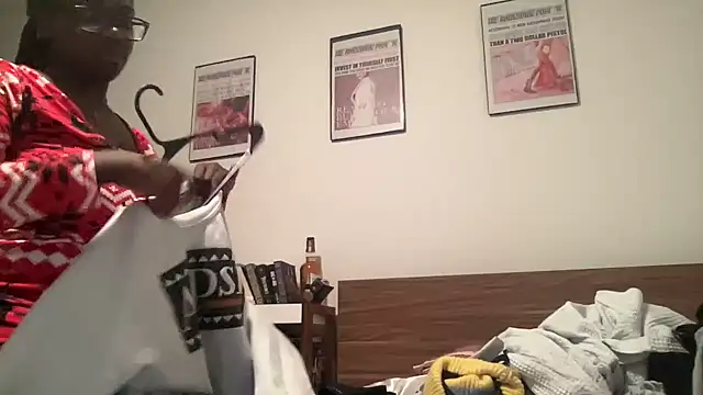 Snapshot of AveryJ99 chatting on 20, 12, 2024 AveryJ99 online show from 20, 12, 2024