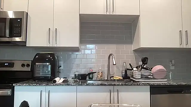 Snapshot of AveryJ99 chatting on 2, 2, 2025 AveryJ99 online show from 2, 2, 2025