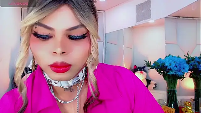 Snapshot of AdanKinng chatting on 22, 11, 2025 AdanKinng online show from 22, 11, 2025