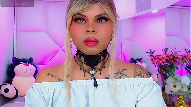 Snapshot of AdanKinng chatting on 8, 10, 2025 AdanKinng online show from 8, 10, 2025