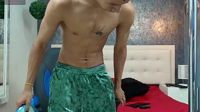 Snapshot of Erick_Zhimerman chatting on 4, 4, 2026 Erick Zhimerman online show from 4, 4, 2026