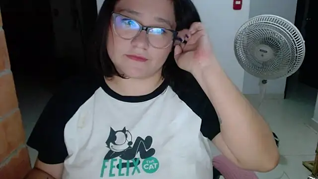 CinnamonCookiez online show from 10, 1, 2025