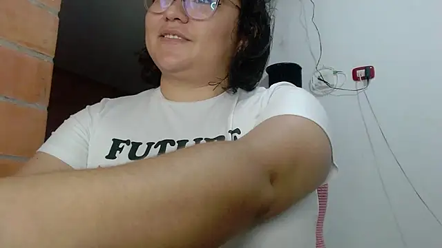 CinnamonCookiez online show from 7, 1, 2025