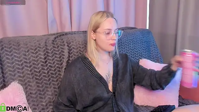 Carol  Cox online show from 10, 9, 2025