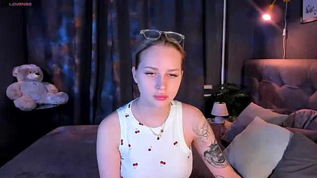 Carol  Cox online show from 28, 9, 2025