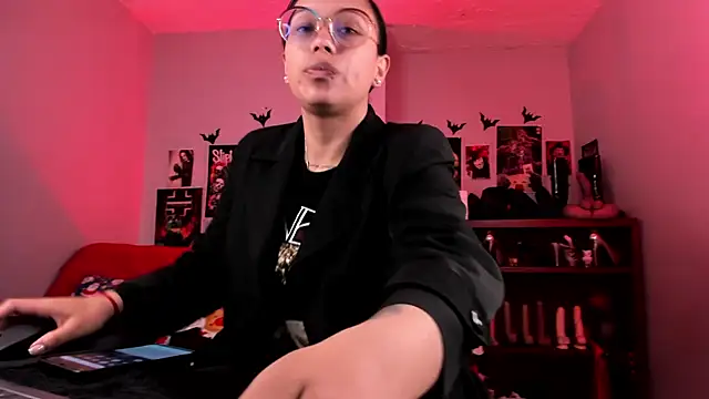 lilith-deveraux online show from 17, 12, 2025