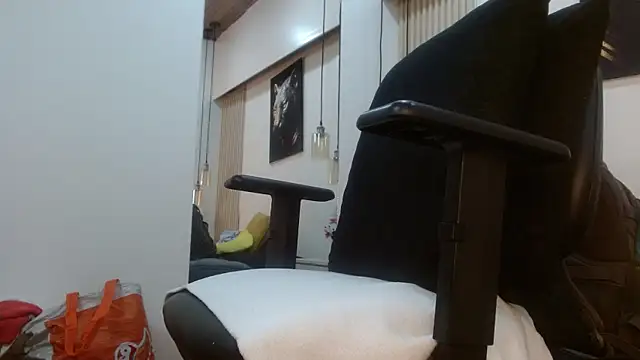 Snapshot of virtual_charm chatting on 1, 10, 2025 virtual charm online show from 1, 10, 2025