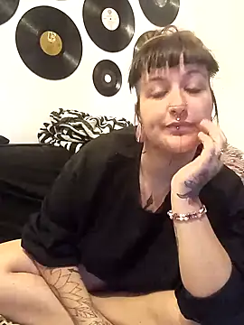 Snapshot of SweetPivoinee chatting on 5, 12, 2024 SweetPivoinee online show from 5, 12, 2024